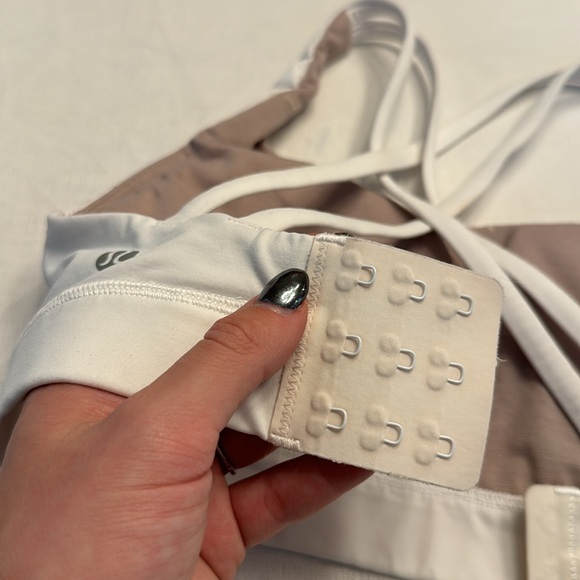 2. Lululemon Energy Bra Adjustable *Medium Support, B–D Cups White - Picture 4 of 4